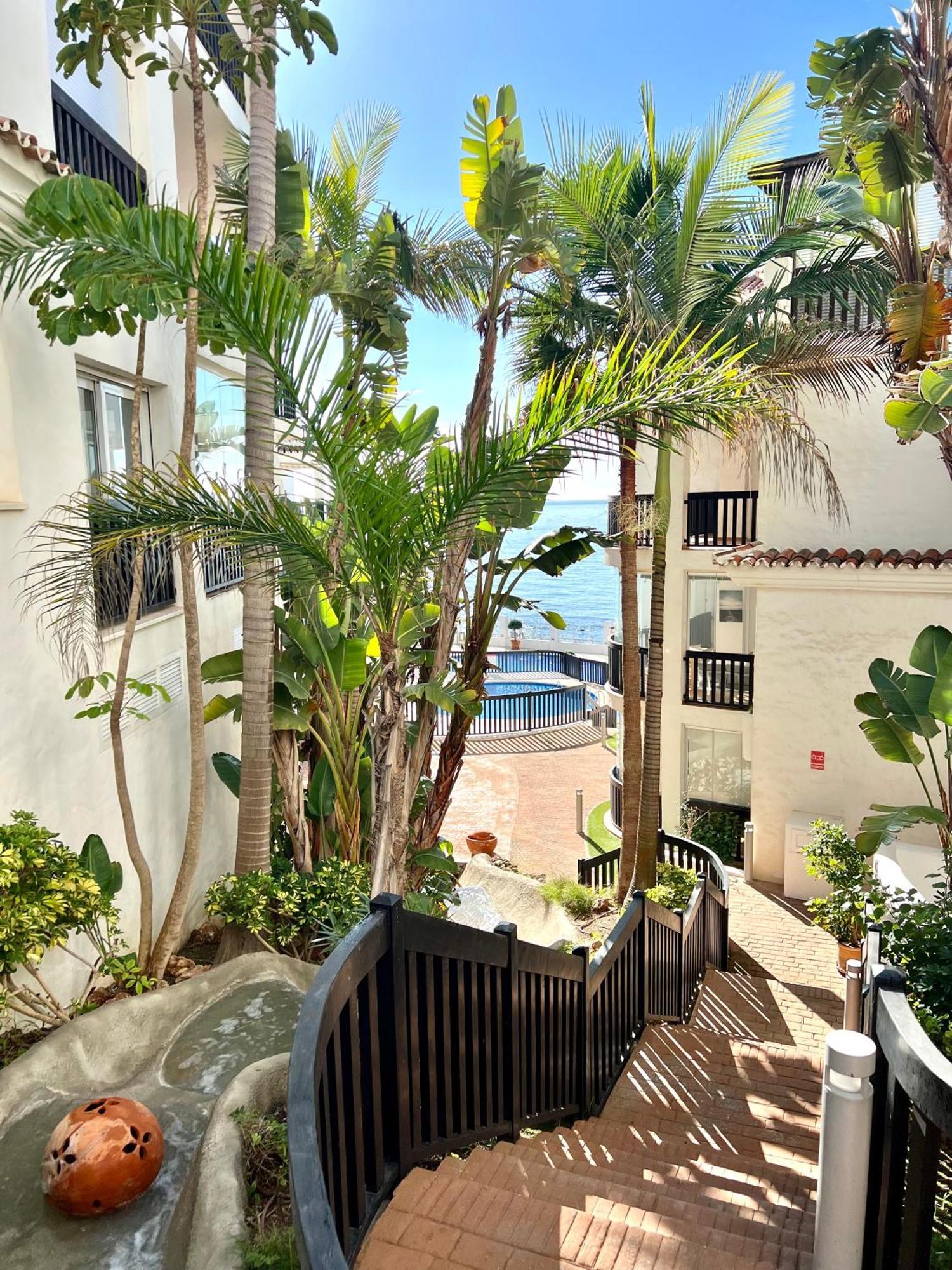 Beachfront Penthouse Apartment With Large Terrace And Breathtaking Sea Views Close To Marbella Spain Sitio de Calahonda Extérieur photo