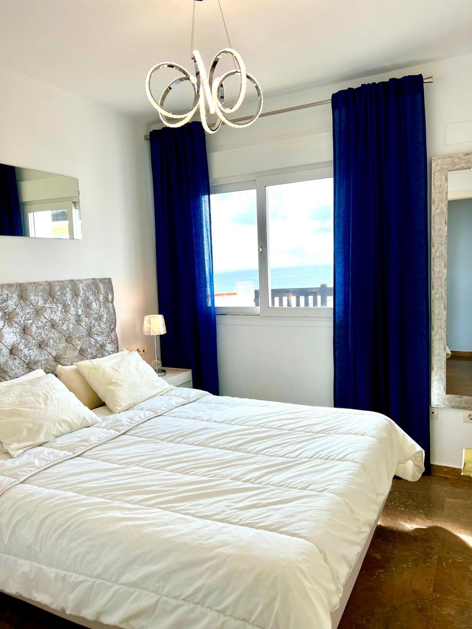 Beachfront Penthouse Apartment With Large Terrace And Breathtaking Sea Views Close To Marbella Spain Sitio de Calahonda Extérieur photo