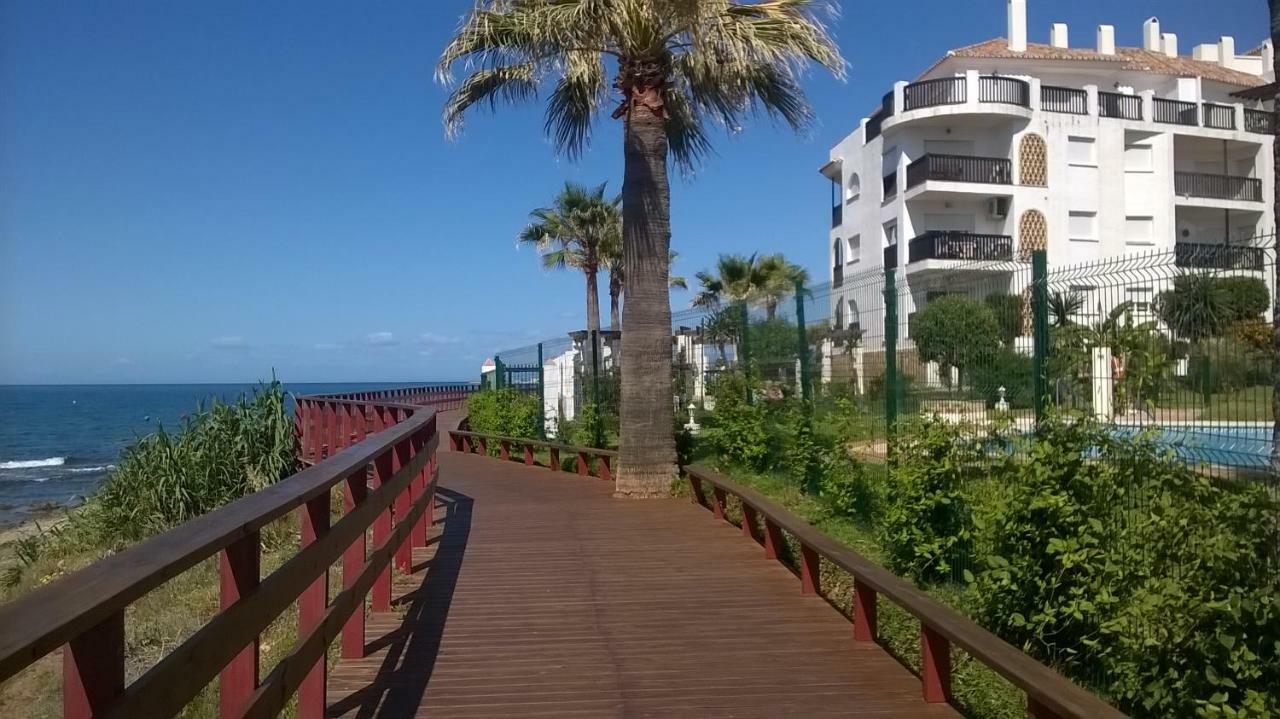 Beachfront Penthouse Apartment With Large Terrace And Breathtaking Sea Views Close To Marbella Spain Sitio de Calahonda Extérieur photo