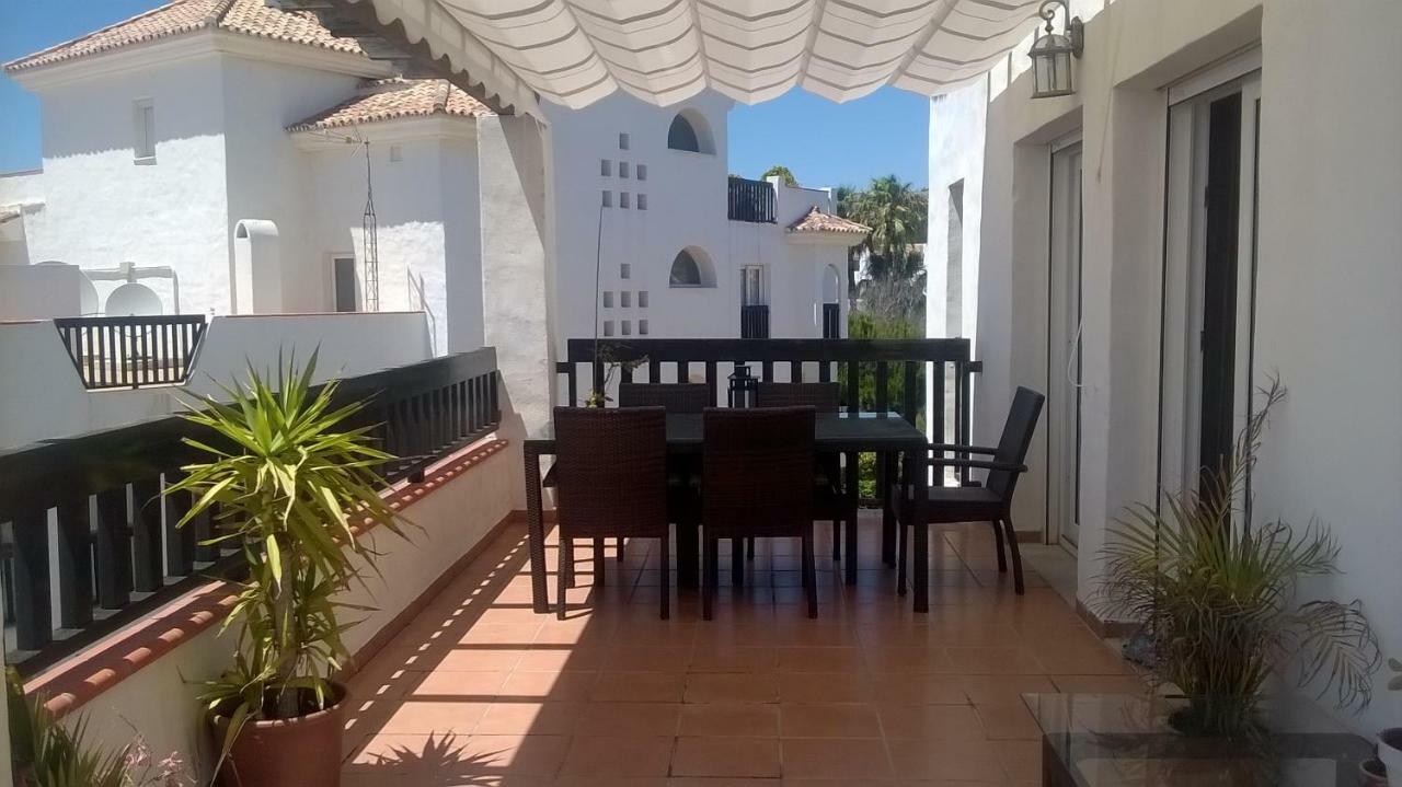 Beachfront Penthouse Apartment With Large Terrace And Breathtaking Sea Views Close To Marbella Spain Sitio de Calahonda Extérieur photo