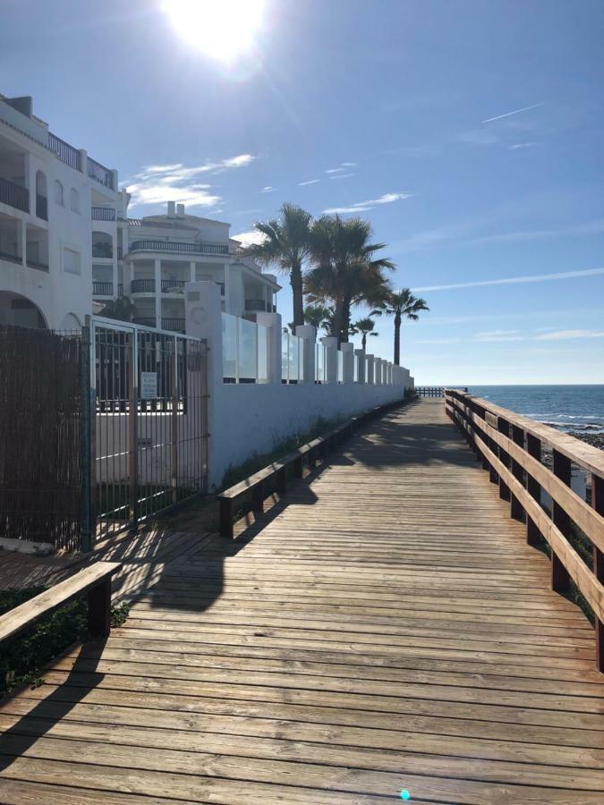 Beachfront Penthouse Apartment With Large Terrace And Breathtaking Sea Views Close To Marbella Spain Sitio de Calahonda Extérieur photo